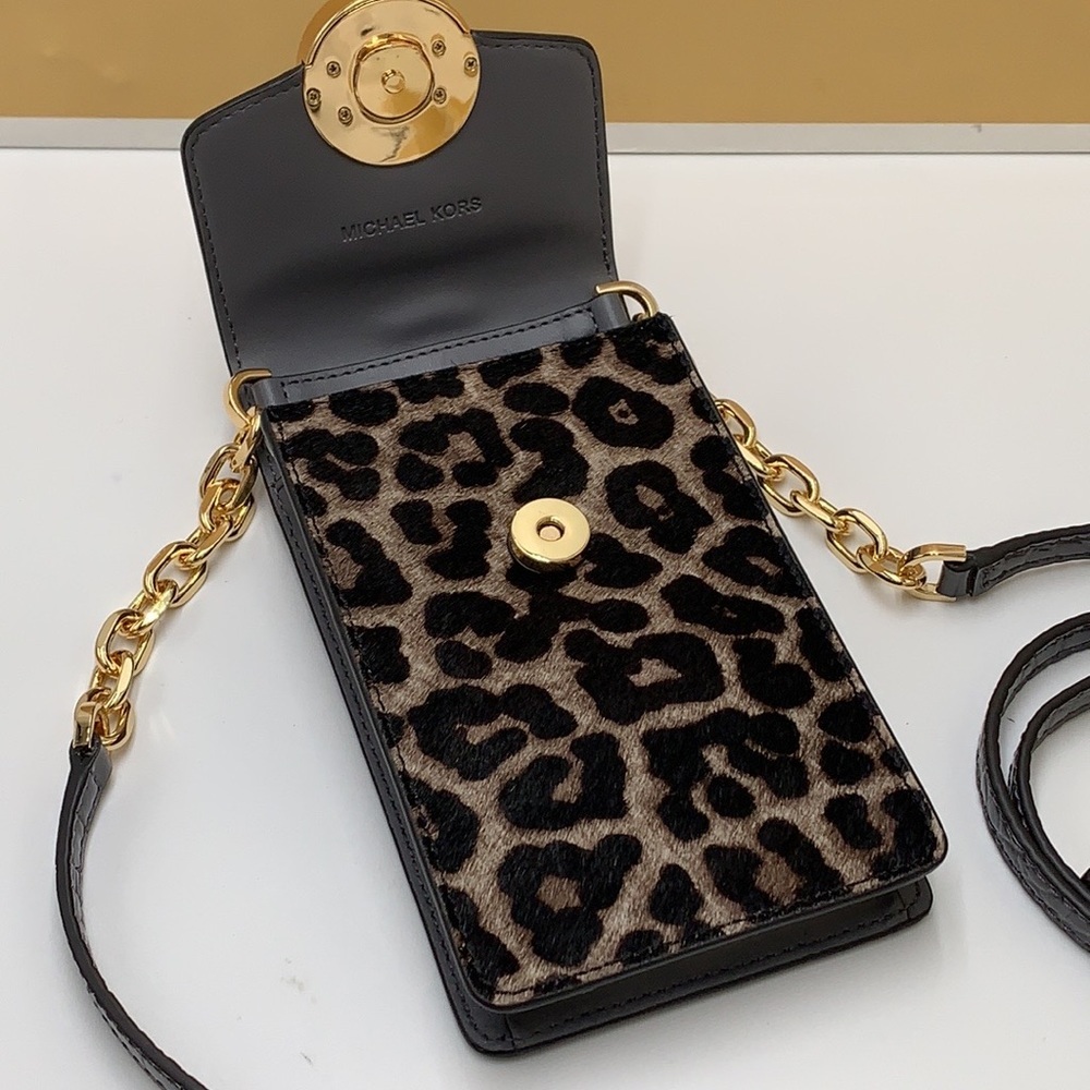 Brand New with Tag
Michael Kors Carmen Small NS Phone XBODY HairCalf Gre… - Picture 9 of 16